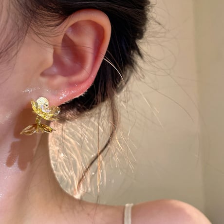 Crystal Flower Stud Earrings｜クリスタルフラワースタッドピアス（2color）　HI1012