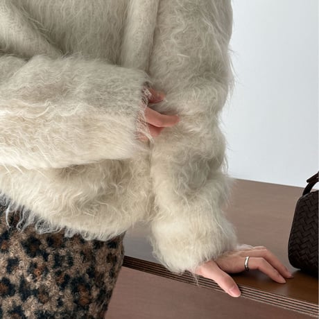 Soft Fluffy V Knit｜ソフトVネックニットトップス（2color）　HB1065