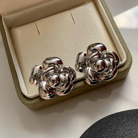 Retro Camellia Stud Earrings｜レトロカメリアスタッドピアス（2color）　HI1026