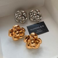 Retro Camellia Stud Earrings｜レトロカメリアスタッドピアス（2color）　HI1026