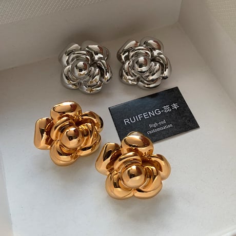 Retro Camellia Stud Earrings｜レトロカメリアスタッドピアス（2color）　HI1026