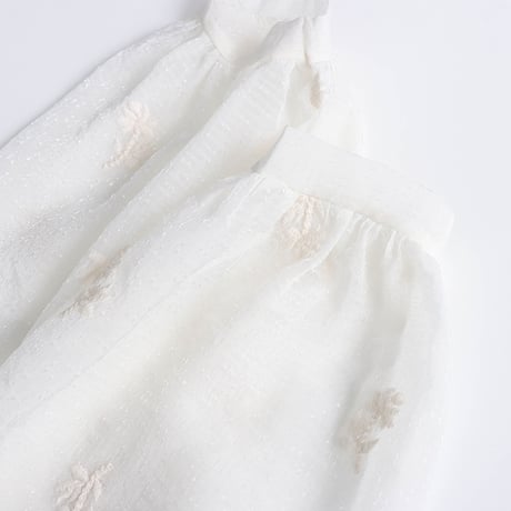 Embroidery Sheer Frill Long Sleeve Blouse｜刺繍シアーフリル長袖ブラウス　HB1075