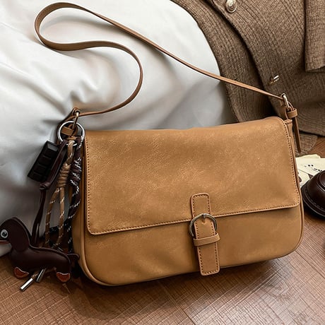 Retro Buckle Shoulder Bag｜チャーム付きレトロバックルショルダーバッグ（4color）　 HH1000