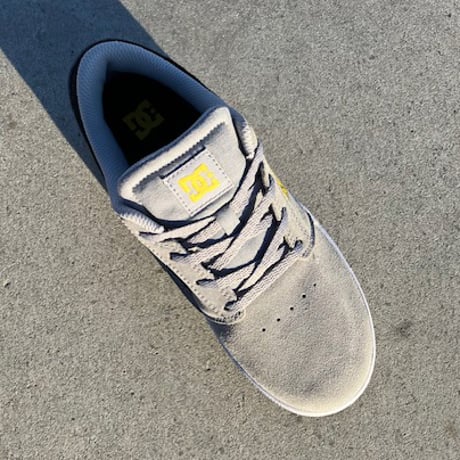 DC SHOES　クライシス2　グレー/ブラック/イエロー（スウェード）子供用スケートシューズ