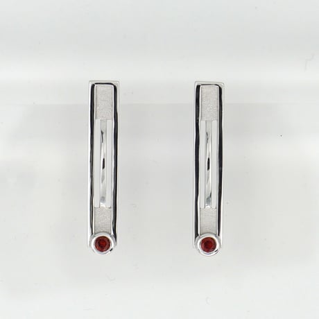 ピアス＜オンザライン＞３cm◆ガーネット