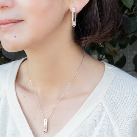 ピアス＜オンザライン＞３cm◆ガーネット