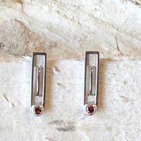ピアス＜オンザライン＞２cm◆ガーネット