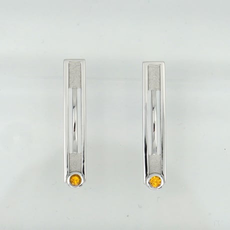 ピアス＜オンザライン＞３cm◆イエローサファイア
