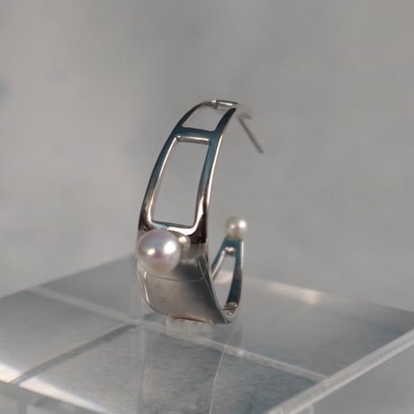 ピアス〈ボールの行方〉◆あこや真珠