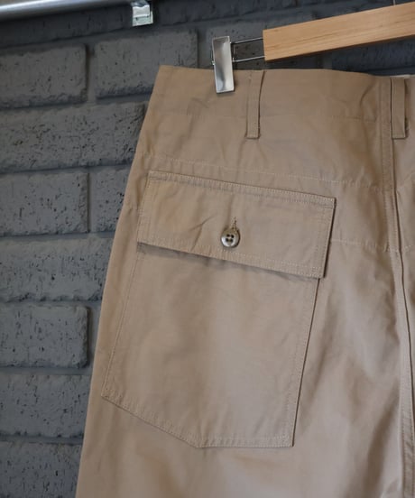 ENGINEERED GARMENTS Fatigue Short - Cotton Ripstop / Khaki, Dk.Navy