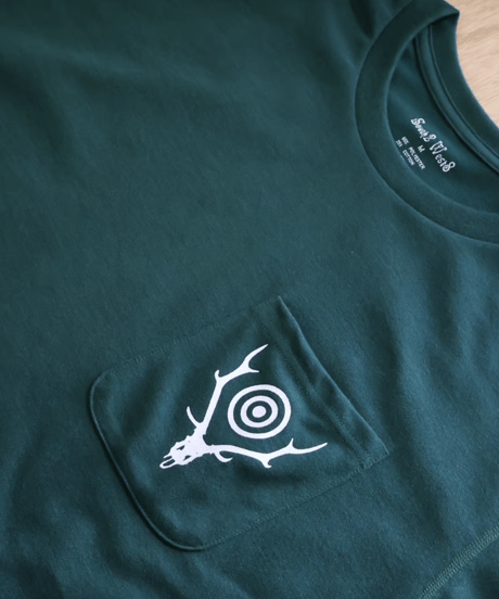 〈SOUTH2 WEST8〉S/S Round Pocket Tee - Circle Horn / Green, Black