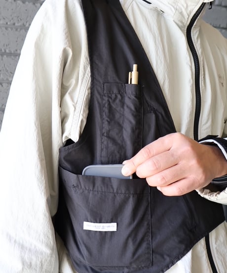 〈ENGINEERED GARMENTS〉Shoulder Vest - Lt.Weight Nyco Poplin / Black