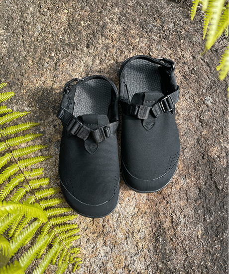 〈BEDROCK SANDALS〉Mountain Clog Synthetic Suede / Pinecone, Black