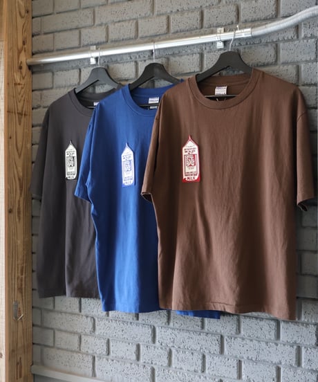 〈STEVE WHITE x MARUCHAN〉Milk Carton Patch Tee / Brown, Charcoal, Blue