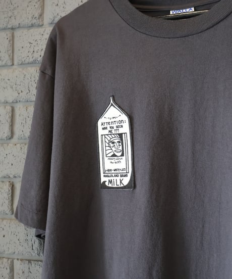 〈STEVE WHITE x MARUCHAN〉Milk Carton Patch Tee / Brown, Charcoal, Blue