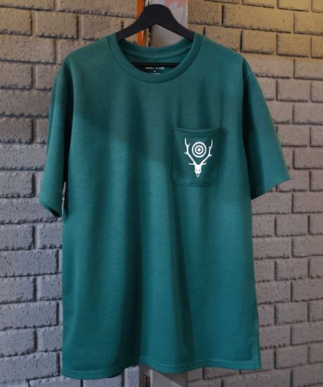 〈SOUTH2 WEST8〉S/S Round Pocket Tee - Circle Horn / Green, Black