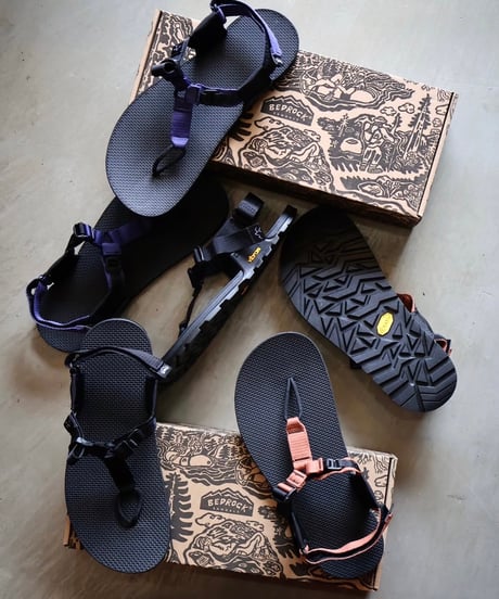 〈BEDROCK SANDALS〉Cairn Evo Sandal / Black, Clay, Lupine Purple