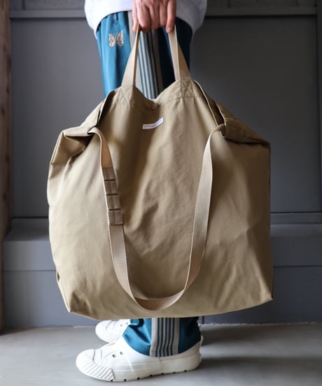 〈ENGINEERED GARMENTS〉Carry All Tote - Lt. Wt Nyco Twill / Khaki, Dk.Navy