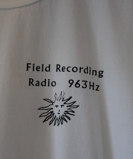 〈TACOMA FUJI RECORDS〉FIELD RECORDING RADIO Tee / White