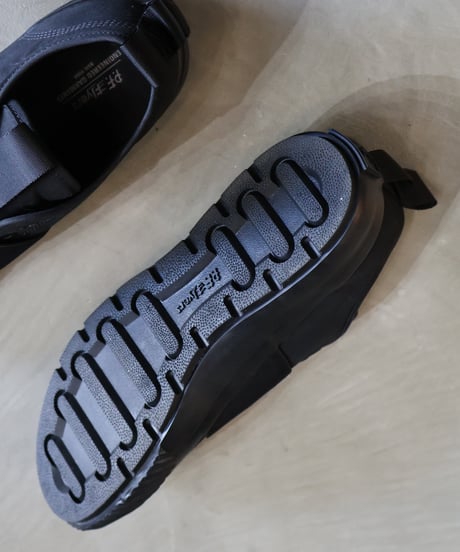 〈ENGINEERED GARMENTS〉x 〈P.F. FLYER〉Ground Slip On / White, Black