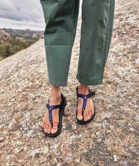 〈BEDROCK SANDALS〉Cairn Evo Sandal / Black, Clay, Lupine Purple