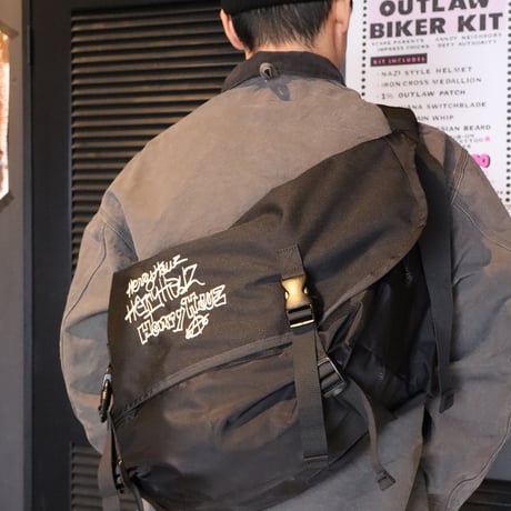 MESSENGER BAG