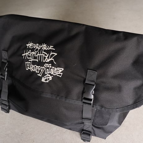 MESSENGER BAG