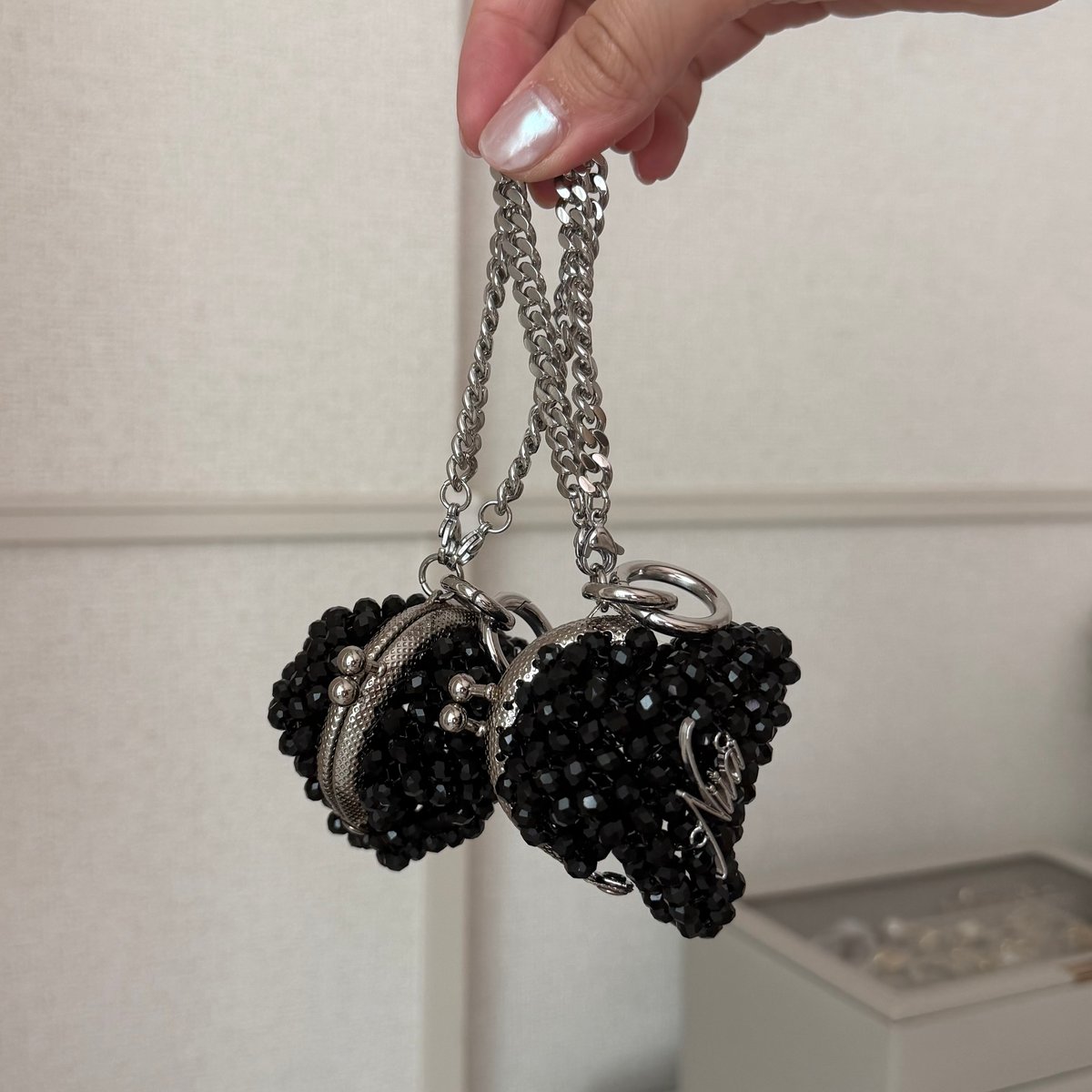 がま口チャーム（ブラック×シルバー金具） | NIIA
