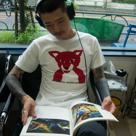 Essential remains invisible Tee