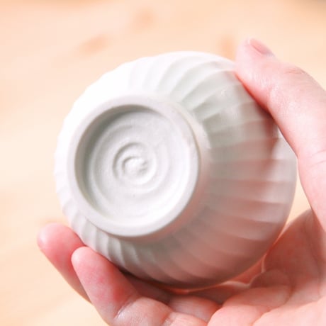 常滑焼　明泉嵯峨野盃白　満水容量100ml