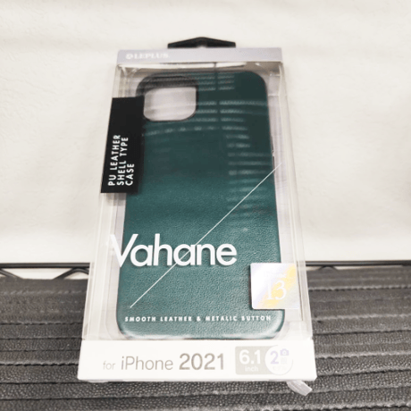 iPhone13 ケース 背面ケース Vahane ボトルグリーン 緑 PUレザー シェルケース 薄型 軽量 スリム 高級感 シンプル 大人 おしゃれ アイフォン13 カバー ルプラス