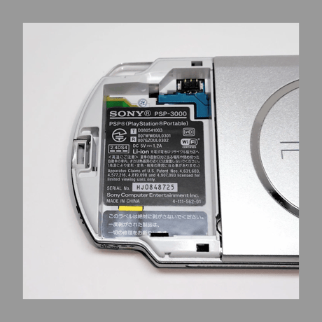 SONY PSP-3000 ミスティック・シルバー﻿ プレイステーションポータブル 箱 説明書 付き PSP本体良品