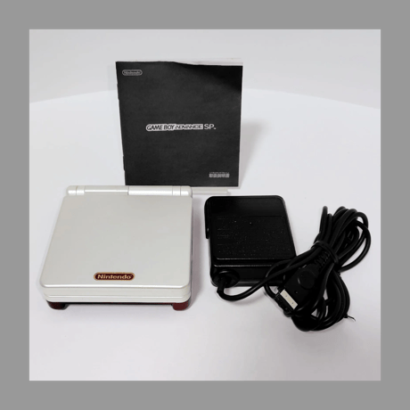 任天堂 GBA ゲームボーイアドバンスSP本体 ファミコンカラー 箱 説明書 アダプター 付き