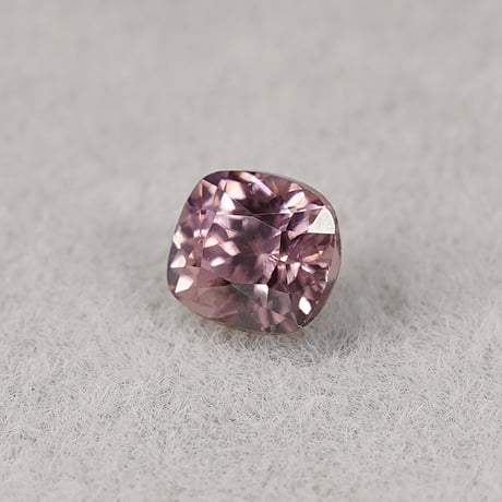 ピンクジルコン　0.48ct　クッションカット　【RS-150】