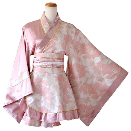 艶めくオフショル花魁。豪華リボン帯が織りなす極上着物ドレス