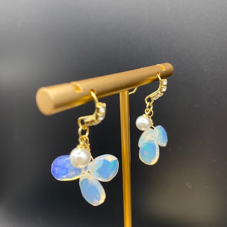 オパールピアス | STORES
