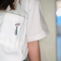 【在庫限り】[2色展開] コスモス刺繍Ｔシャツ