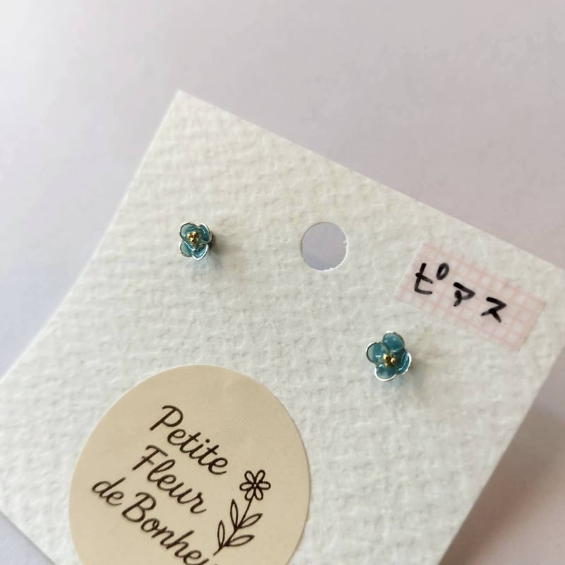 ミニフラワー 小さな小さなピアス | 雑貨と本 ハルマキ