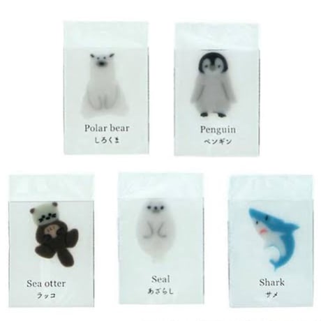 氷漬けになった生き物消しゴム