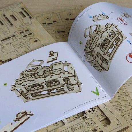 【公式】Ugears ユーギアーズ トラクターモデル Tractor 70003 自分で組み立てて ゴム動力で動く3Dパズル Ugears ユーギアーズ 日本正規販売 インテリアにも最適 知育 ウッド