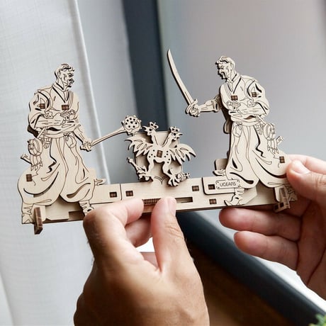 【公式】 Ugears ユーギアーズ  自由への戦い 70182 The Centuries-old Battle for Freedom 木製 ブロック DIY パズル 組立 想像力 創造力 おもち