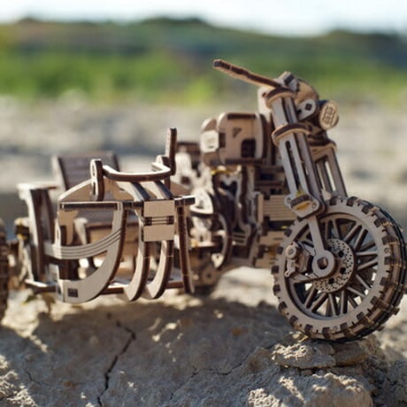 【公式】Ugears ユーギアーズ スクランブラー(サイドカー付き) UGR-10 70137 バイク ブロック DIY パズル 組立 想像力 創造力 おもちゃ 知育 ウッドパズル 3D 工作キット