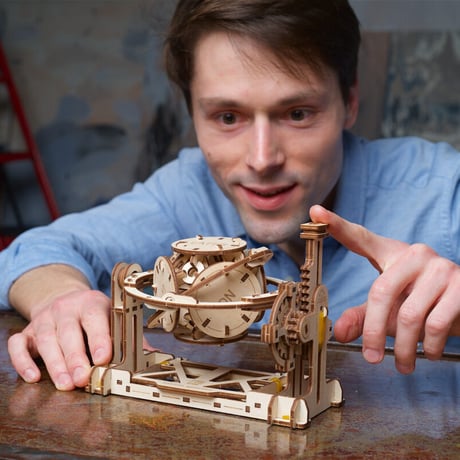 【公式】Ugears ユーギアーズ ランダムジェネレーター STEM LAB Random Generator 70146 組立て 学習 発見 面白い AR (拡張現実) STEM 教育 木製 ブロッ