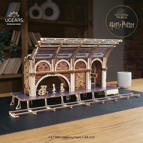【ハリーポッター公式コラボ】Ugears ユーギアーズ  プラットフォーム9 3/4 Platform 9 3/4 70230 木製 ブロック DIY パズル 組立 想像力 創造力 おもちゃ 知育 ウ