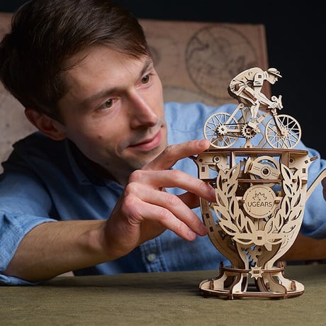 【公式】Ugears ユーギアーズ オートマタサイクリスト 70148 Automaton Cyclist 木のおもちゃ 3D立体 パズル 知育 ウッドパズル 工作キット 木製 模型 キット 3Dパズ