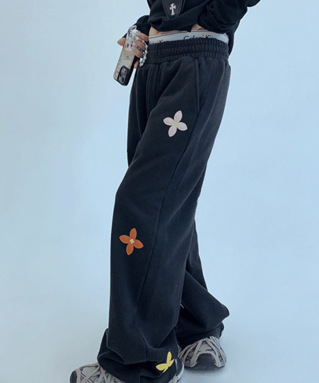 Flower Patch Loose-Fit Sweatpants / 2colors