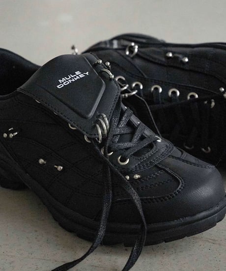 Lip Stud Shoe Tongue Sneakers