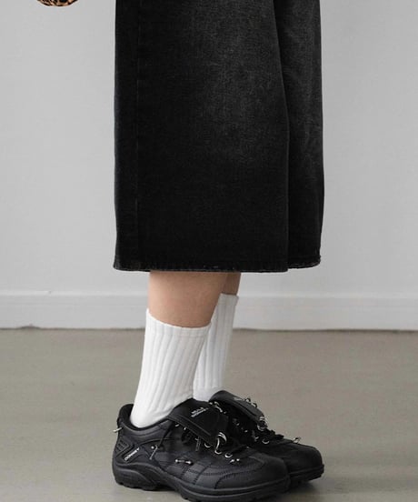 Lip Stud Shoe Tongue Sneakers