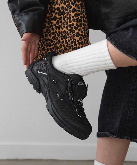 Lip Stud Shoe Tongue Sneakers