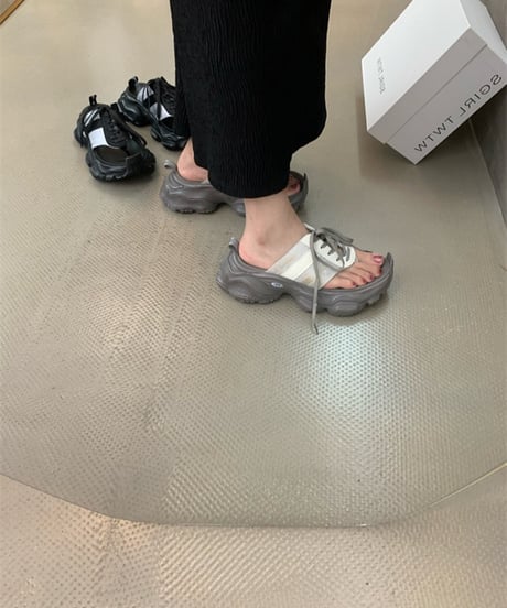 Sneaker-Like Platform Sandals / 2colors